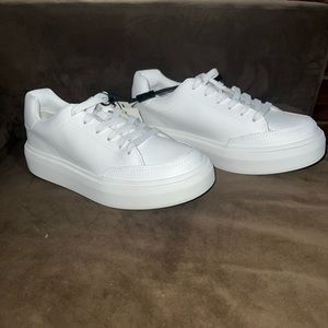 White sneakers from Zara. Completely new, with tags.